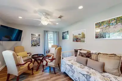 Image de Cozy 2 bedroom home with gas grill, patio, and boat parking