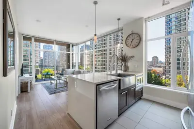 Image de Bright & Spacious 2 Bedroom Downtown Vancouver