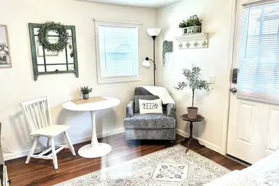 Blossom Cottage Cozy Studio in Beautiful Redmond, Or
