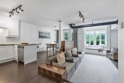 Image de Slope View: Ski-In/Ski-Out Chalet, Walk to Village