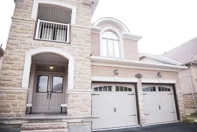 Image de Modern, luxurious, entire home for family or work in quiet neighborhood