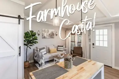 Image de Cozy Farmhouse Retreat W/ Firepit