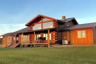 Image de Spacious Log Cabin with Stunning River Views – Private Retreat Close to Pierre