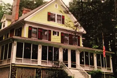 Image de Charming 7-bedroom Victorian Manor House  with Ac, WiFi in beautiful Canadensis