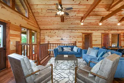 Image de Luxury Log Cabin | Private Indoor Pool, Game Room & Hot Tub