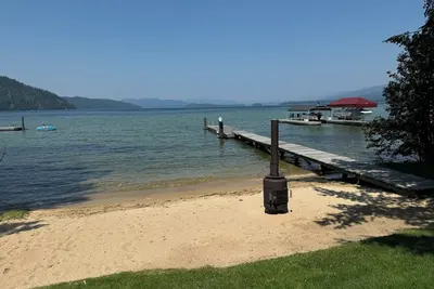 Image de Priest Lake Waterfront bungalow with 75' private beach and dock