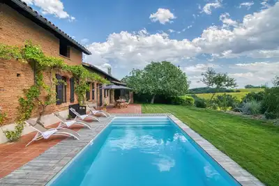 Montillet - Maison piscine, terrain multisport