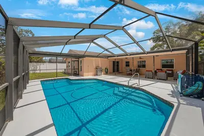 Spacious Beach Bungalow | 4br w/ Pool & Game Room