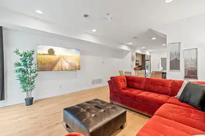 Image de Spacious 4-bedroom house with HotTub&King Bed in phenomenal Philadelphia