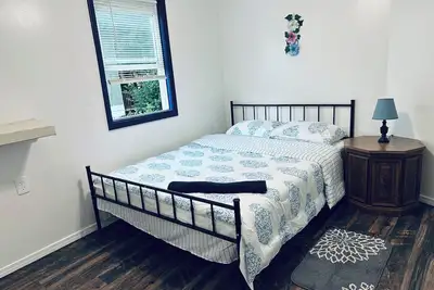 Image de Peaceful Nest. \nSpacious 4-bedroom house in cool Buffalo with WiFi, Ac