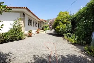 Image de Cozy vacation home ideal for families with outdoor area and games room