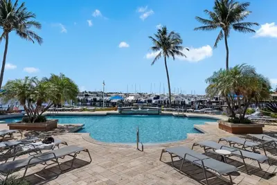 Image de Nature preserve at your door and coastal views by the pool; 5min drive to beach