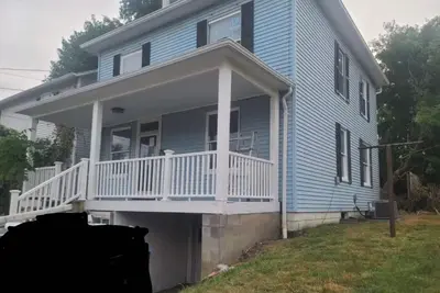 Image de Remodeled spacious 4-bedroom house in very popular Houston, Pa with central Ac