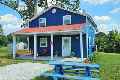 Image de Liberty Lodge -- Beautiful 2-bed 2-bath Cabin in Bryant w/ Fast WiFi & Ac