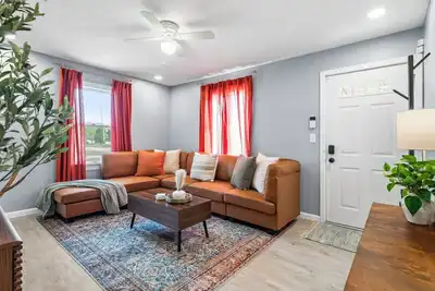 Image de Expertly Designed Lake Erie Escape W/ Hot Tub