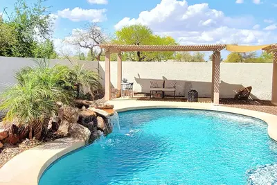 Image de 3-bedroom house backyard oasis Pool, dogs ok, free WiFi in Goodyear