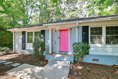 Image de Charming 3-bedroom house with Movie Theater Mins away from Uptown