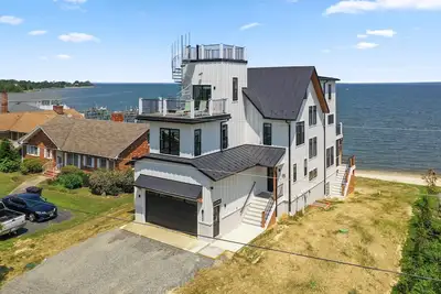 Image de An amazing large group vacation home with elevator and breathtaking views.