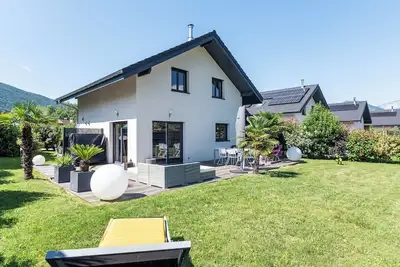 Image de Villa 'Maison Neuve Proche Lac D'Annecy' avec vue montagne, terrasse privée et Wi-Fi