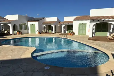 Image de Villa 'Apartamento N 9 Cala Binibeca' avec piscine partagée, Wi-Fi et climatisation
