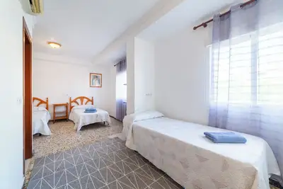 Image de Chambre 'Habitación Triple' avec Wi-Fi et climatisation