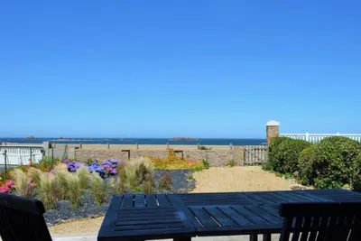Image de Maison de vacances 'Maison Face Mer Accès Direct Plage' avec vue sur la mer, terrasse et Wi-Fi