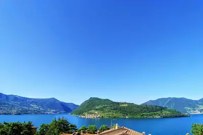 Image de Appartement de vacances 'Miralago Marone' avec vue sur le lac, balcon privé et Wi-Fi