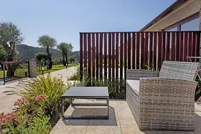 Image de La Quinta des Carvoeiras \"Casa Do Caseiro - T2\" avec vue sur le lac, Wi-Fi et climatisation