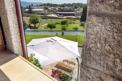 Image de Maison de campagne 'Casa Do Alpendre - T2' avec vue sur le lac, Wi-Fi et climatisation