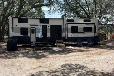 Image de Tranquil, Quiet Rv On A Private Fenced-In Farm!