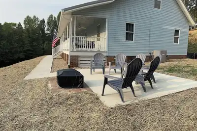 Image de Spacious 5-bedroom/3-bathroom Lake view house with Lake access & private dock.