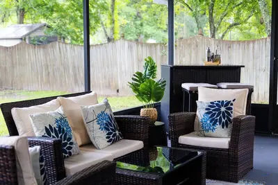 Image de Tucked away in a quiet, cozy neighborhood, our home offers a peaceful retreat.
