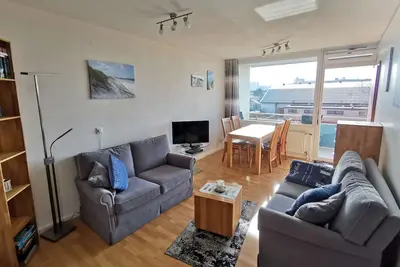 Image de Cozy vacation apartment with south-facing balcony!