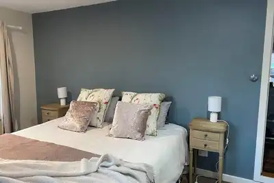 Image de A Cottage of comfort on historic farm -Long John Cottage \n