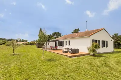 Image de Maison lumineuse proche de la mer avec WiFi et animaux acceptés