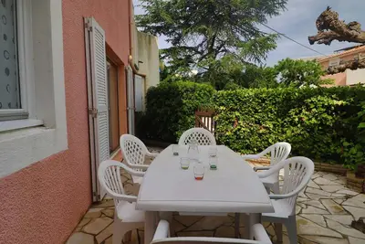 Image de Bel appartement T2 cabine en rez-de-jardin avec parking privé à Sète