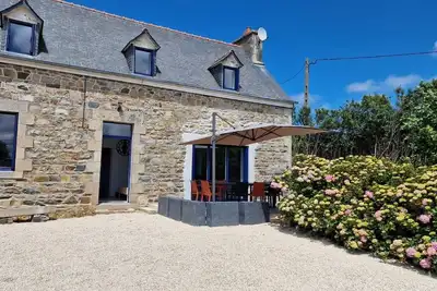 Image de Maison bretonne entièrement rénovée à Plougrescant