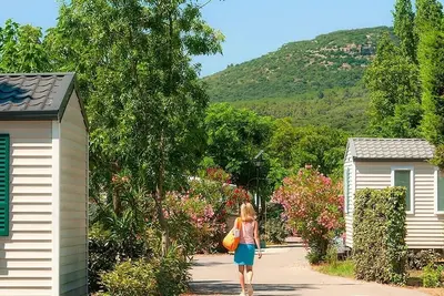 Image de Lgmt 4 pers. tt confort, Camping familial 4* Piscine&Jeux, entre Mer & Campagne