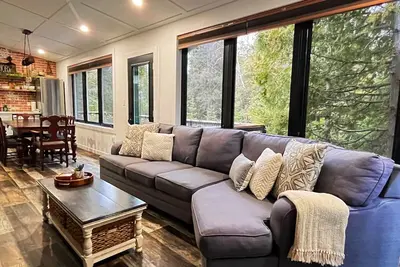 Image de Private cottage nestled in the trees near tranquil Tobermory with WiFi, Ac