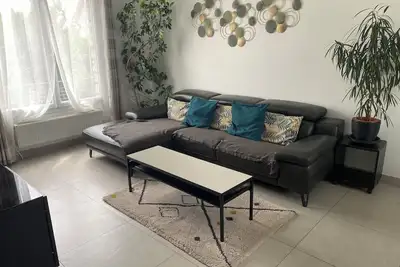 Image de Charmante maison à cinq minutes à pied de la gare Ligne H. 30 minutes de Paris