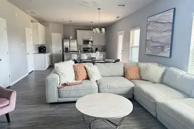 Image de Huge Backyard in Beautiful Home