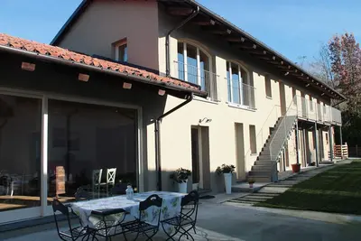 Image de Appartment in eco-friendly Langhe farmhouse. Yoga Shala and lessons available.