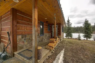 Image de Wilderness Cottage on chain of lakes only 45 min. from shopping and airport.