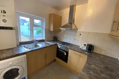 Image de 7 minutes to Watford Junction and Atria Watford. 25 mins train to London Euston!