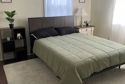 Image de 4-bedroom cozy house in Laureldale with WiFi, Ac and off-street parking.