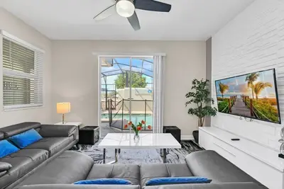 Image de New Storey Lake 4 Bedroom Townhome With Pool