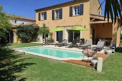 Image de Jolie villa avec piscine dans village provencal