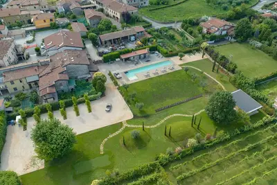 Image de Villa à Calvagese Della Riviera avec 3 chambres à coucher, 10 couchages