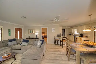 Image de Charming 3-bedroom house in delightful Stuart on a quiet dead end street.