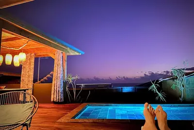 Image de Villa Les Songes Bleus Grandbois, son spa, sa piscine et vue sur Océan Indien